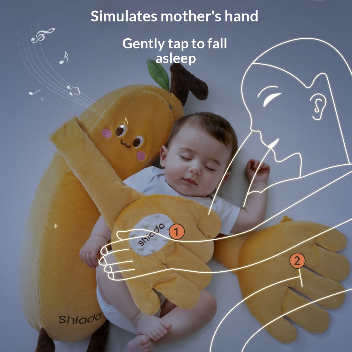 Les mains de la peluche tapotent doucement